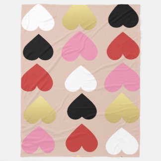 Blanket mit stilvollen und farbenfrohen Herzen. Fleecedecke