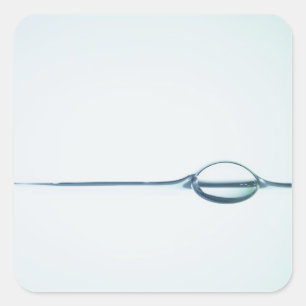 Blasen auf der Wasseroberfläche Quadratischer Aufkleber