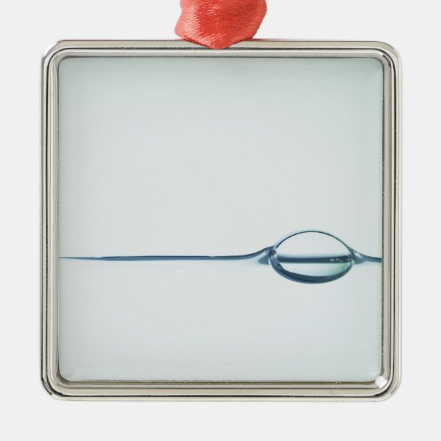 Blasen auf Wasser-Oberfläche Ornament Aus Metall (Vorne)