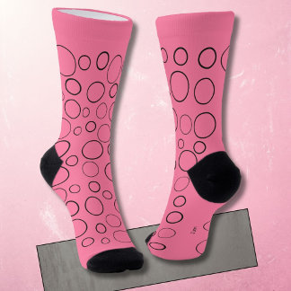 Blasen und Ringe, schwarze Kreise auf Rosa Socken