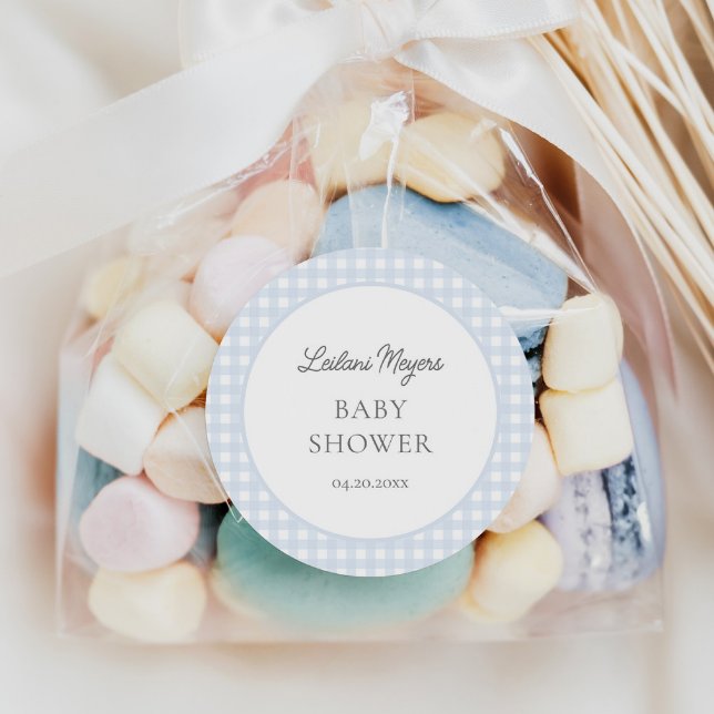 Blass Blue Gingham Classic Boys Baby Shower Runder Aufkleber (Von Creator hochgeladen)