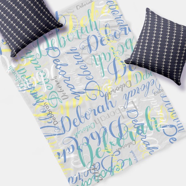 Blass-graue Fleece-Blanket mit wiederholtem Namen Fleecedecke (Von Creator hochgeladen)