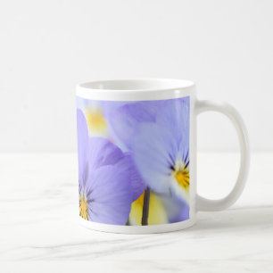 Blassblaue Stiefmütterchen Tasse