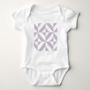 Blasse kühle Traube Geometrisches Deco-Würfelmuste Baby Strampler