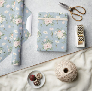 Blasse rosa Rosen auf Blau  Geschenkpapier