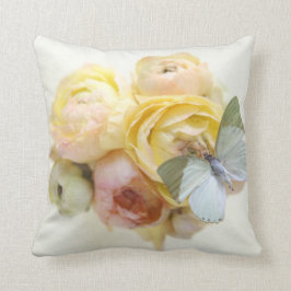blasser er-grün Schmetterling auf Blumen Kissen