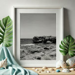 Blassierende Felsen Jupiter Florida Beach Fotograf Fotodruck<br><div class="desc">Bringen Sie die ruhige Schönheit Südfloridas in Ihre Zuhause mit diesem atemberaubenden Poster mit fesselnder Schwarz-Weiß-Strandfotografie. Dieses Kunstwerk, das am Strand der Coral Cove in Jupiter, Florida, in Blash Rocks Preserve erblickt wird, fasziniert die faszinierenden Details der Küste und bietet eine zeitlose und elegante Ergänzung zu Ihrem Dekor. Dieses wunderschöne...</div>