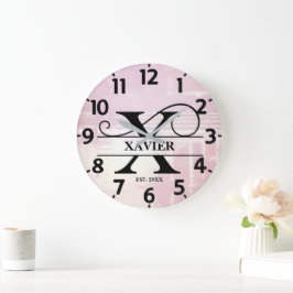 Blasslavender Distressive X Monogramm Große Wanduhr