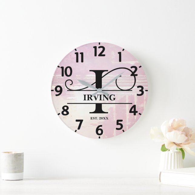 Blasslavender Störung im Monogramm Große Wanduhr (Zuhause)