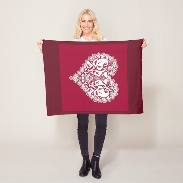 Blätter am roten Spitzen Blumenkohl Valentinstag Fleecedecke (Beispiel)