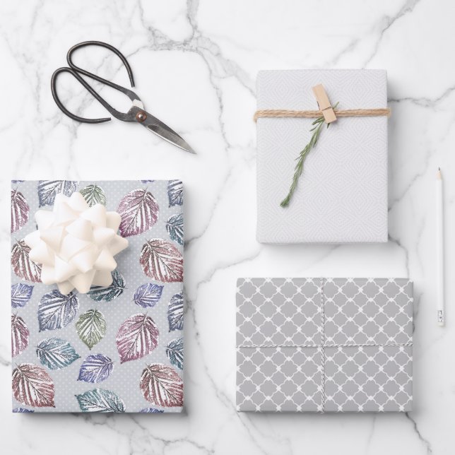 Blätter auf hellgrauem Hintergrund öffnen (Vorderseite)