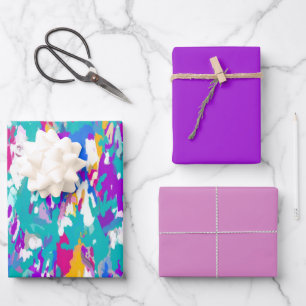 Blätter aus blauem, rosa und Lila Umhüllungspapier