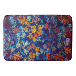 Blätter aus farbenfrohen Ahornblättern im Wasser Badematte