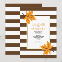 Blätter aus orangefarbenem Ahorn und braune Streif