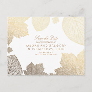 Blätter aus Weiß und Gold fallen Save the Date Ankündigungspostkarte