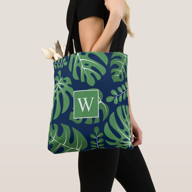 Blätter der Marine und der Grünen Mit Monogramm Mo (Von Nahem)