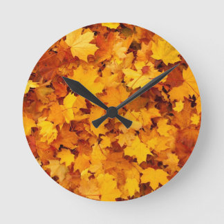 Blätter für die Herbstgelbe Maple Runde Wanduhr