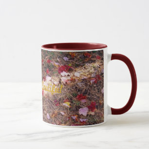 Blätter im Gras Tasse