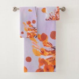 Blätter in der Herbstsaison auf dem Lavendel Badhandtuch Set