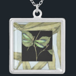 Blätter mit Dragonfly Inset von Jennifer Goldberge Versilberte Kette<br><div class="desc">Dieser zeichn von Blätter von Jennifer Goldberger zeigt eine Aufnahme einer Libelle auf schwarzem Hintergrund. Das nächtliche Gefühl der Einlage kontrastiert gut mit dem tagsüber anmutenden Gefühl des Ausdrucks von Blätter. Bestelle noch heute!</div>
