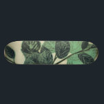 Blätter und Verzweigungen auf dem Hintergrund der  Skateboard<br><div class="desc">Lebhafte grüne Blätter und Zweige Erholung auf einem cremefarbenen Hintergrund in diesem Bild von Jennifer Goldberger. Während die Jahreszeit die Farben auf diesen Blätter ändert,  bleibe das gleiche,  was ein wenig Konsistenz in Ihr Leben bringt.</div>