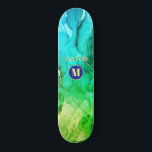 Blau Aquamarin Gelbe grüne Flüssig-Tinte, Monogram Skateboard<br><div class="desc">Ein trendiger,  blauer,  Aquamariner,  gelber und grüner flüssiger Farbton mit personalisiert gelbem Monogramm und Name im dunkelblauen und goldenen Kreis.</div>