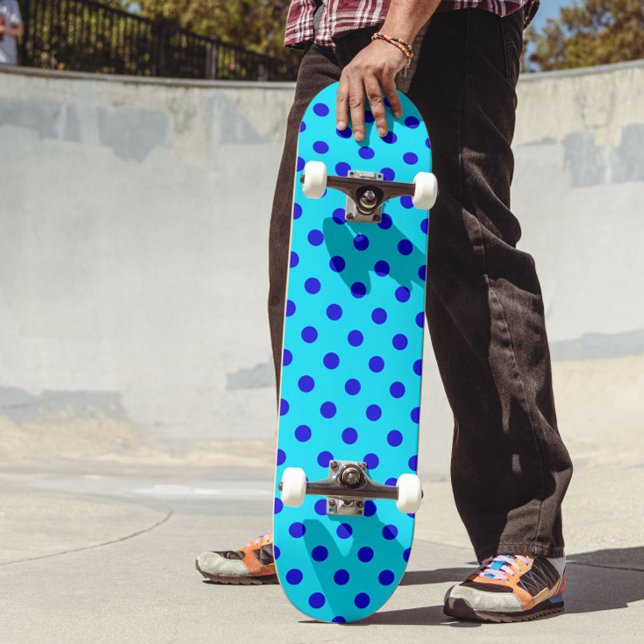 Blau auf Cyan-Pünktchen-Musterdesign Skateboard (Von Creator hochgeladen)