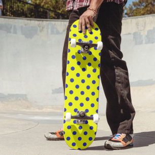 Blau auf gelben Punkten Musterdesign Skateboard