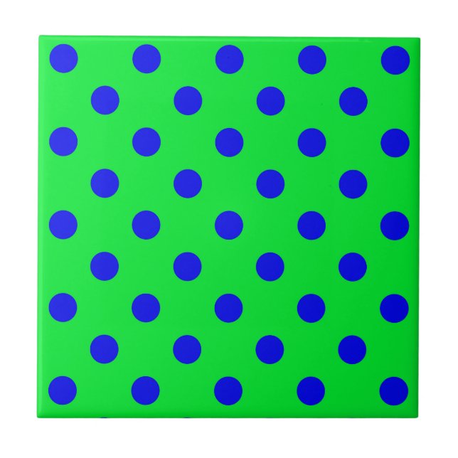 Blau auf grünem Polka-Punkte-Musterdesign  Fliese (Vorderseite)