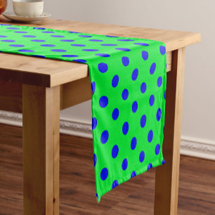 Blau auf grünem Polka-Punkte-Musterdesign Kurzer Tischläufer