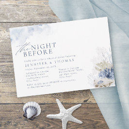 Blau der Nacht vor dem Strand mit Korallen und Mus Einladung