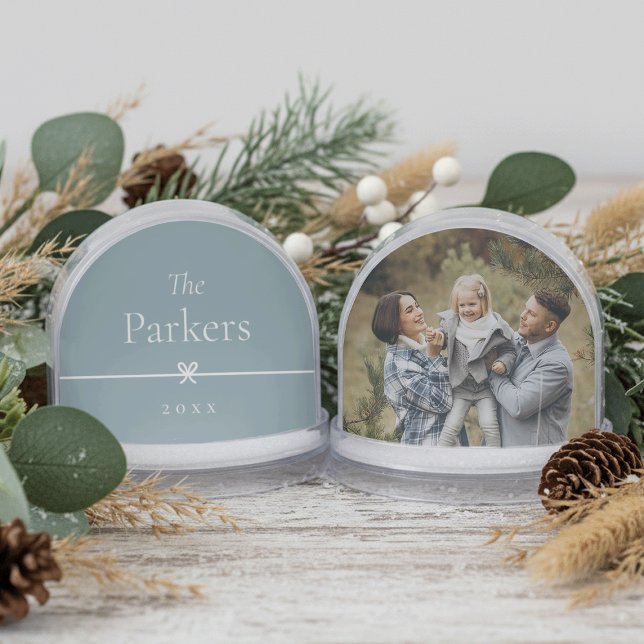 Blau | Einfacher Minimaler Bow Familienname und Fo Schneekugeln (Von Creator hochgeladen)