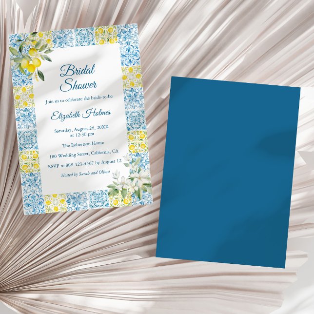 Blau-Fliesen und Zitronen-Brautparty Einladung (Mediterranean Blue Tiles and Lemons Bridal Shower Invitation on a dry palm leaf.)