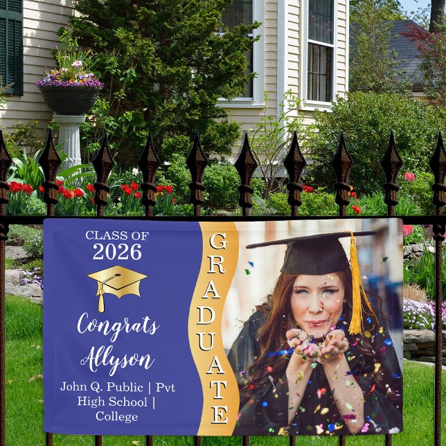 Blau | Gold Glückwunschs Graduate Wave Foto Banner (Classy Modern Blue and Gold Tone "Graduate" Grad Cap Graduation Party Banner )