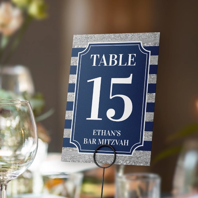 Blau, grau gestreifte Bar Mitzvah Tischnummer (Striped navy, gray traditional preppy Bar Mitzvah table number card. )