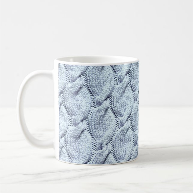 Blau-graue große gestrickte Kabel Tasse (Links)