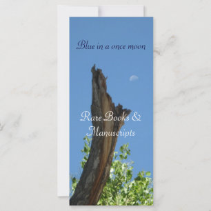 Blau im einstmals mondfarbenen Buckslip eines Lese