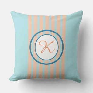 Blau mit Pfirsichstreifen und Circle Monogramm Kissen