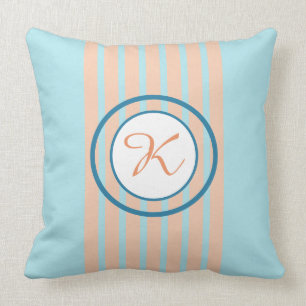 Blau mit Pfirsichstreifen und Circle Monogramm Kissen