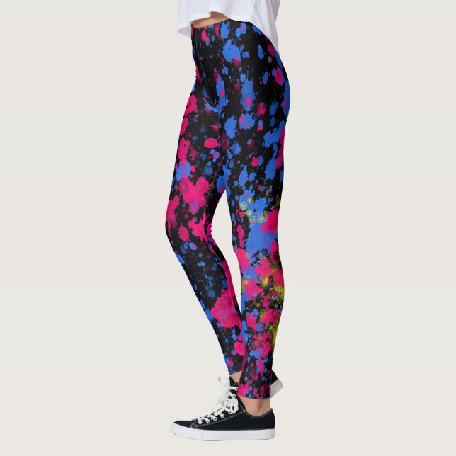 Blau-rosa Gelbfarbene Paint-Spritzer auf schwarzen Leggings (Links)
