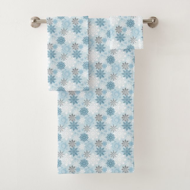 Blau & Silver Winter Snow Flakes Muster Badhandtuch Set (Insitu)