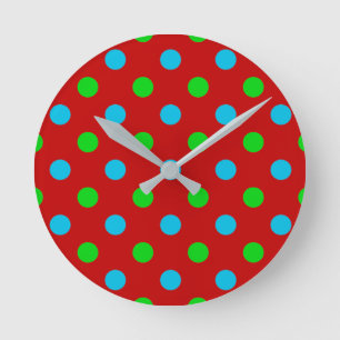 Blau und Grün auf rotem Polka-Punkte-Muster Runde Wanduhr