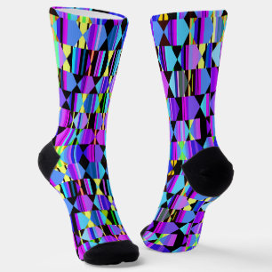 Blau und Lila geometrisch mit Hexagonen, Dreiecken Socken