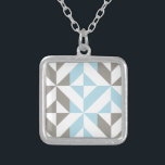 Blau und Silber Geometric ZigZag Versilberte Kette<br><div class="desc">Ein trendiges,  abstraktes,  geometrisches Würfel in Blau und Silbergrau.</div>