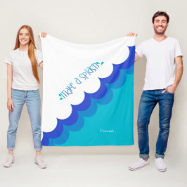 Blau und Weiß des Schwimmers machen einen Absteche Fleecedecke