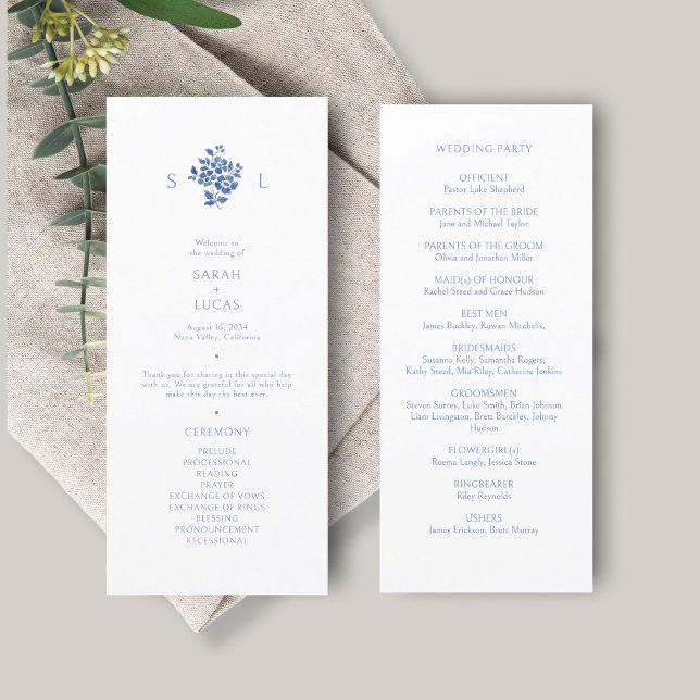 Blau und Weiß | Floral Monogram Wedding Program Menükarte (Von Creator hochgeladen)