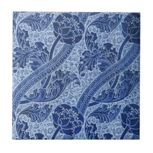 Blau und Weiß im Blumenmuster im Stil von William Fliese