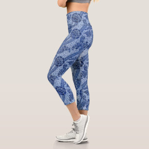 Blau und Weiß im William Morris Stil floral Capri Leggings