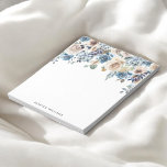 Blau und Weiß Notizblock<br><div class="desc">Bleibe stilvoll mit unserem Personalisierten Notepad, das eine Touch Eleganz in den Alltag bringen soll. Oben auf jeder Seite verleiht eine schöne Aquarellbilder neutraler und blauer Blumen einen ruhigen und raffinierten Charme und macht jeden Ton, den Sie sich vorgenommen haben, ein bisschen mehr Besonderes. Ihr Name ist elegant personalisiert unter...</div>