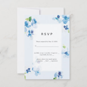 Blau und zarte Blüten, die den RSVP hochhalten Karte